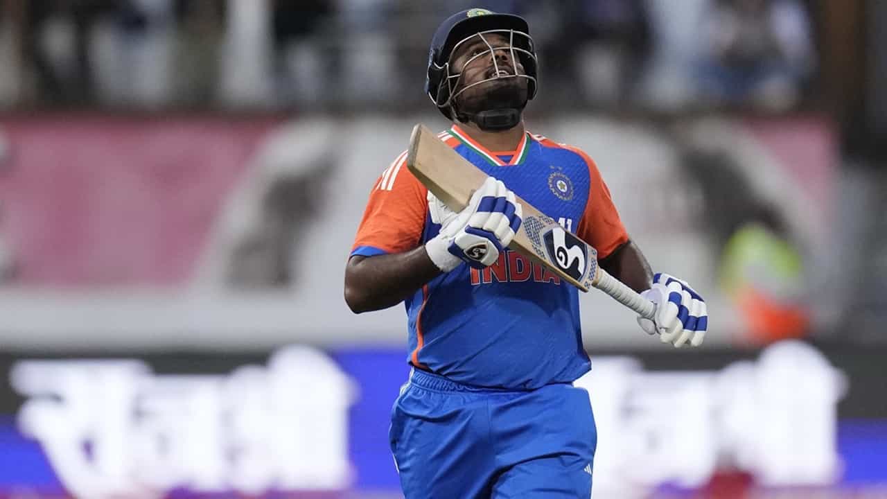 Sanju Samson: അങ്ങനെ ചെയ്താല് സഞ്ജുവിനെ ഓപ്പണറാക്കിയത് വെറുതെയാകും, തുറന്നടിച്ച് മുന്താരം Sanju Samson: അങ്ങനെ ചെയ്താല് സഞ്ജുവിനെ ഓപ്പണറാക്കിയത് വെറുതെയാകും, തുറന്നടിച്ച് മുന്താരം