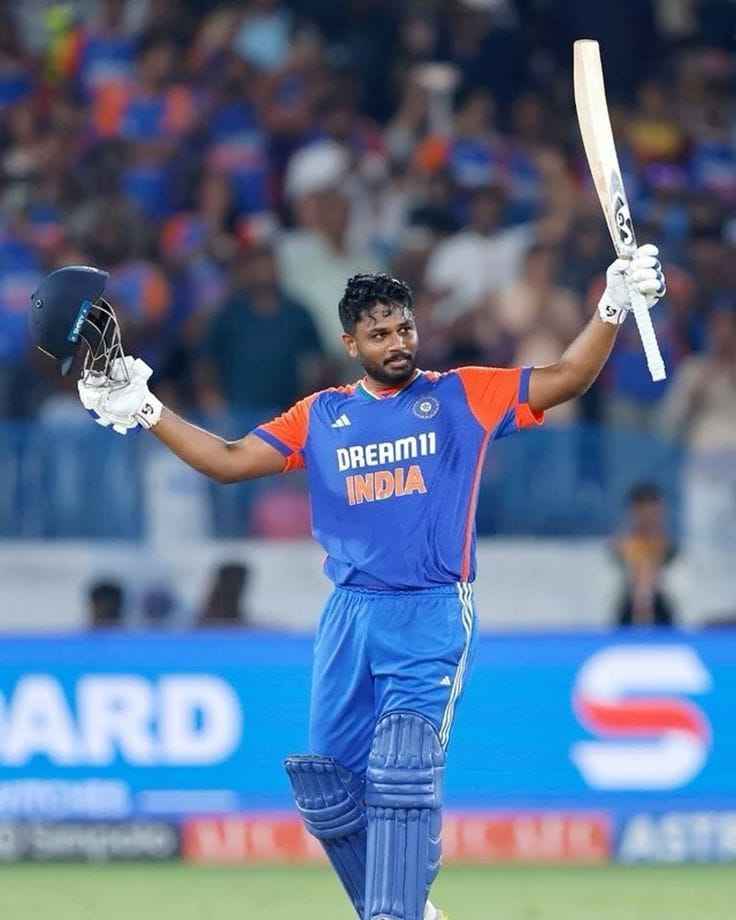 സൂപ്പർ താരം സഞ്ജു സാംസണും ഇത്തവണ ശ്രദ്ധിക്കേണ്ട താരങ്ങളിൽ പെടും. കഴിഞ്ഞ സീസണിൽ താരം കളിച്ചിരുന്നില്ല. എന്നാൽ, ടി20യിൽ ഇന്ത്യക്കായി തകർത്തുകളിക്കുന്ന സഞ്ജു ഇക്കുറി കൊച്ചി ബ്ലൂ ടൈഗേഴ്സിൻ്റെ വൈസ് ക്യാപ്റ്റനാണ്. ഏഷ്യാ കപ്പിനുള്ള ടീമിലും സഞ്ജു ഉൾപ്പെട്ടിട്ടുണ്ട്. 
