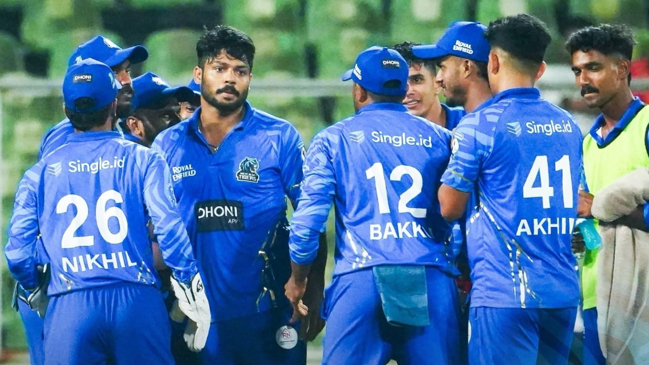 കഴിഞ്ഞ മത്സരത്തിൽ നിലവിലെ ചാമ്പ്യന്മാരായ ഏരീസ് കൊല്ലം സെയിലേഴ്സിനെ നാല് വിക്കറ്റിനാണ് കൊച്ചി ബ്ലൂ ടൈഗേഴ്സ് തകർത്തത്. 237 റൺസ് വിജയലക്ഷ്യം പിന്തുടർന്നിറങ്ങിയ കൊച്ചി അവസാന പന്തിൽ വിജയത്തിലെത്തി. 51 പന്തിൽ 121 റൺസ് നേടിയ സഞ്ജു ആയിരുന്നു മാൻ ഓഫ് ദി മാച്ച്.