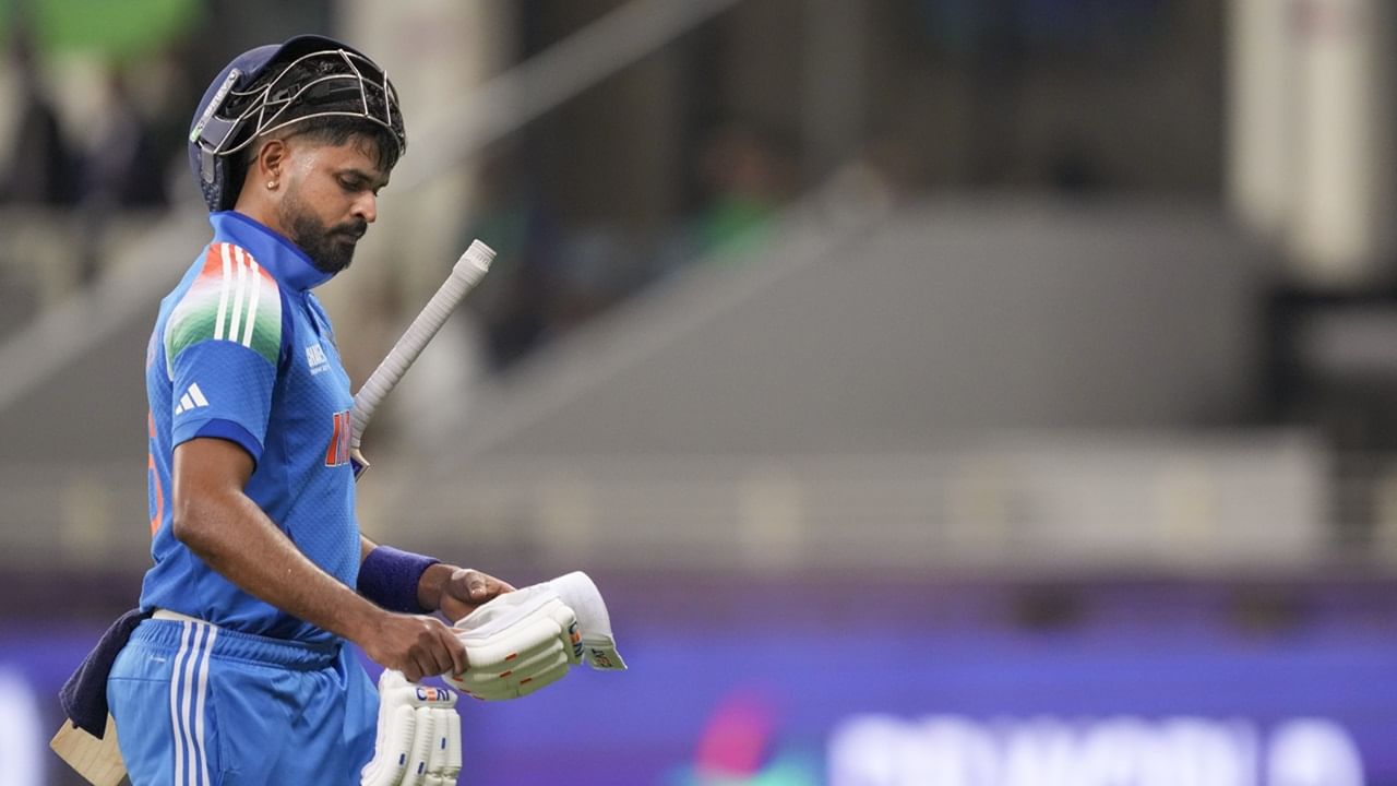 ഏഷ്യാ കപ്പിനുള്ള ഇന്ത്യന് ടീമിലേക്ക് ശ്രേയസ് അയ്യരെയും, ജിതേഷ് ശര്മയെയും പരിഗണിച്ചേക്കുമെന്ന് സൂചന. ഗൗതം ഗംഭീര് പരിശീലകനായതിന് ശേഷം ഇരുവരും ഇന്ത്യയുടെ ടി20 ടീമില് കളിച്ചിട്ടില്ല. എന്നാല് ഏഷ്യാ കപ്പിലേക്ക് പരിഗണിച്ചേക്കുമെന്ന് സ്പോര്ട്സ്റ്റാര് റിപ്പോര്ട്ട് ചെയ്തു (Image Credits: PTI)