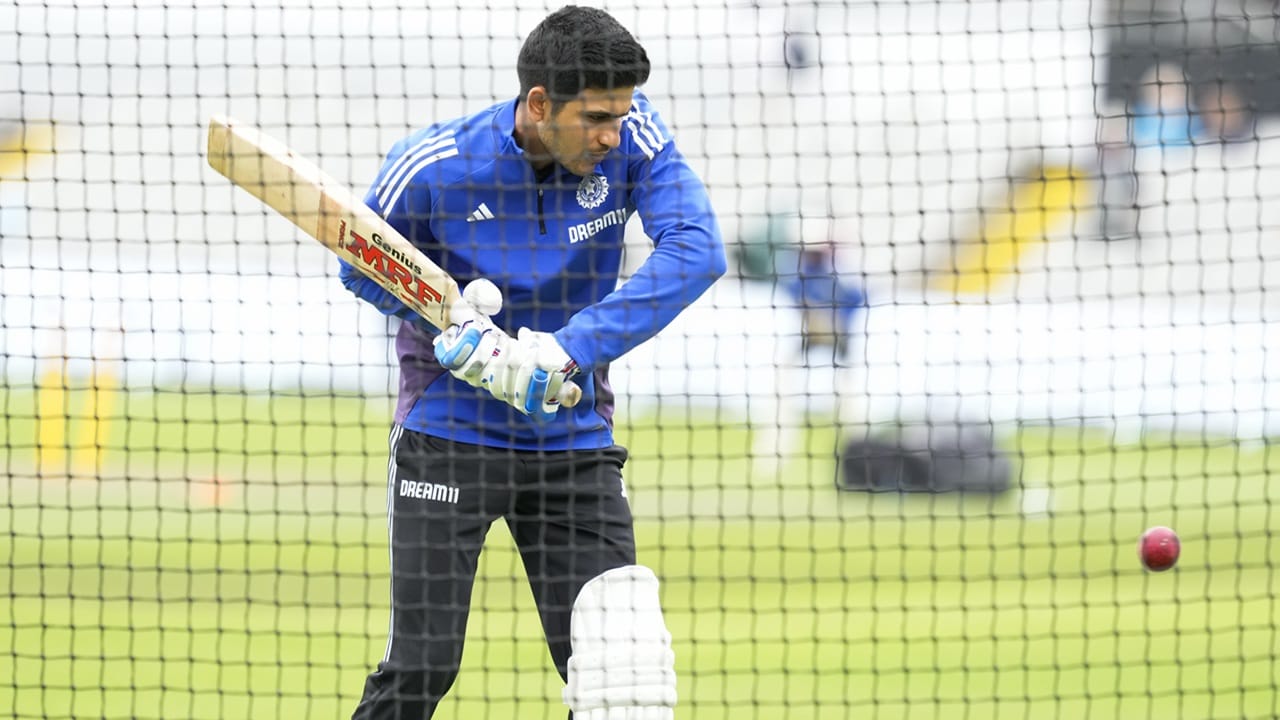 എന്നാല്‍ ഏഷ്യാ കപ്പില്‍ അക്‌സറിന് പകരം ഗില്ലിനെ വൈസ് ക്യാപ്റ്റനാക്കാനാണ് ശ്രമമെന്നാണ് റിപ്പോര്‍ട്ട്‌. എല്ലാ ഫോര്‍മാറ്റുകളിലും ഭാവിയില്‍ ഗില്ലിനെ ക്യാപ്റ്റനാക്കാനാണ് മാനേജ്‌മെന്റിന്റെ നീക്കം (Image Credits: PTI)