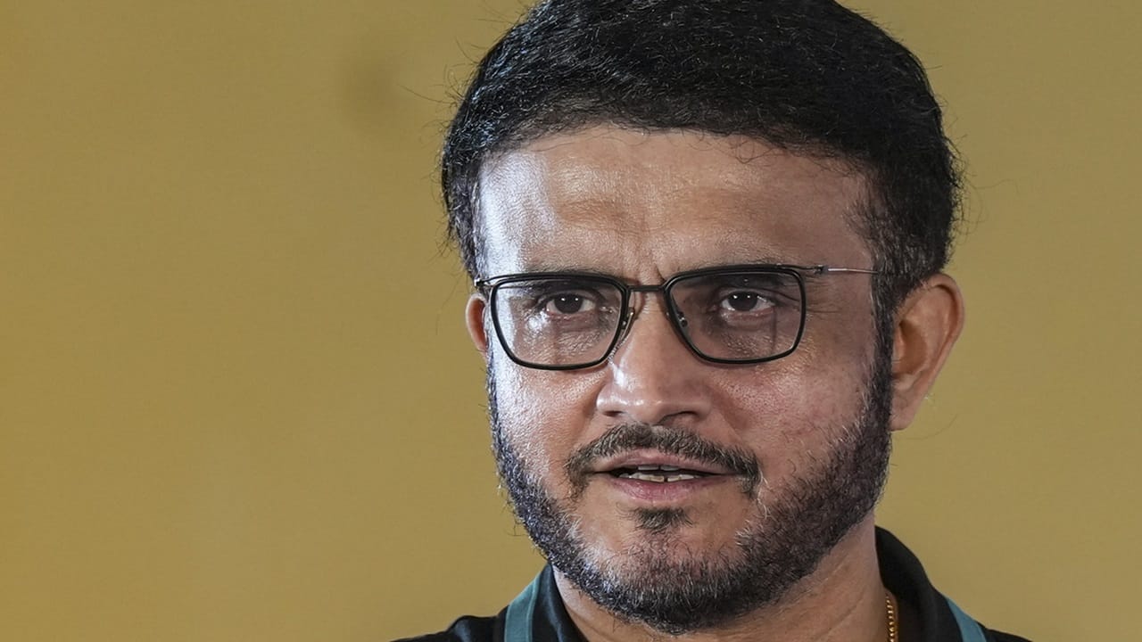 ഇന്ത്യന് ക്രിക്കറ്റ് ടീം മുന് ക്യാപ്റ്റനും, ബിസിസിഐ പ്രസിഡന്റുമായിരുന്ന സൗരവ് ഗാംഗുലി പരിശീലകനാകുന്നു. ദക്ഷിണാഫ്രിക്ക ടി20 ലീഗില് (SA20) പ്രിട്ടോറിയ ക്യാപിറ്റല്സിന്റെ മുഖ്യപരിശീലകനായി ഗാംഗുലിയെ നിയമിച്ചു (Image Credits: PTI)