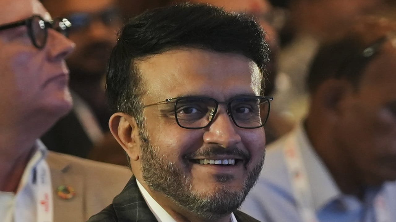 'ക്യാപിറ്റല്സ് ക്യാമ്പില് രാജകീയ പ്രതീതി കൊണ്ടുവരാന് പ്രിന്സ് എത്തുന്നു'വെന്നാണ് ഗാംഗുലിയുടെ നിയമനത്തെക്കുറിച്ച് ടീം ഇന്സ്റ്റഗ്രാമില് കുറിച്ചത്. ഇതാദ്യമായാണ് ഒരു പ്രൊഫഷണല് ക്രിക്കറ്റ് ടീമിന്റെ മുഖ്യ പരിശീലകനായി ഗാംഗുലി ചുമതലയേല്ക്കുന്നത് (Image Credits: PTI)