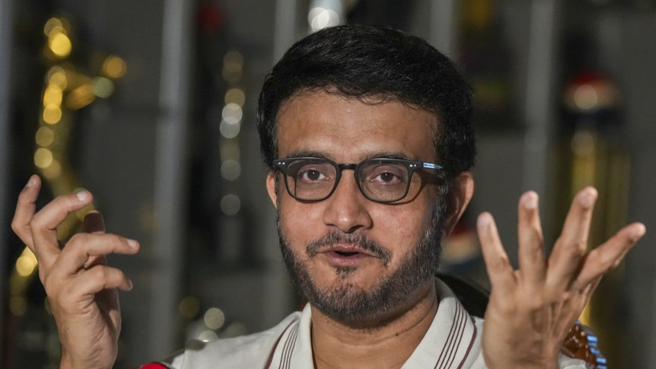 2008ലാണ് ഗാംഗുലി രാജ്യാന്തര ക്രിക്കറ്റില്‍ നിന്ന് വിരമിച്ചത്. പിന്നീട് അഡ്മിനിസ്‌ട്രേറ്റീവ് റോളുകളിലേക്ക് ചുവടുമാറ്റം നടത്തി. ബിസിസിഐ പ്രസിഡന്റായും, ഐസിസിയുടെ പുരുഷ ക്രിക്കറ്റ് കമ്മിറ്റിയുടെ ചെയര്‍മാനായും പ്രവര്‍ത്തിച്ചു. ബംഗാള്‍ ക്രിക്കറ്റ് അസോസിയേഷന്റെ പ്രസിഡന്റുമായിരുന്നു (Image Credits: PTI)