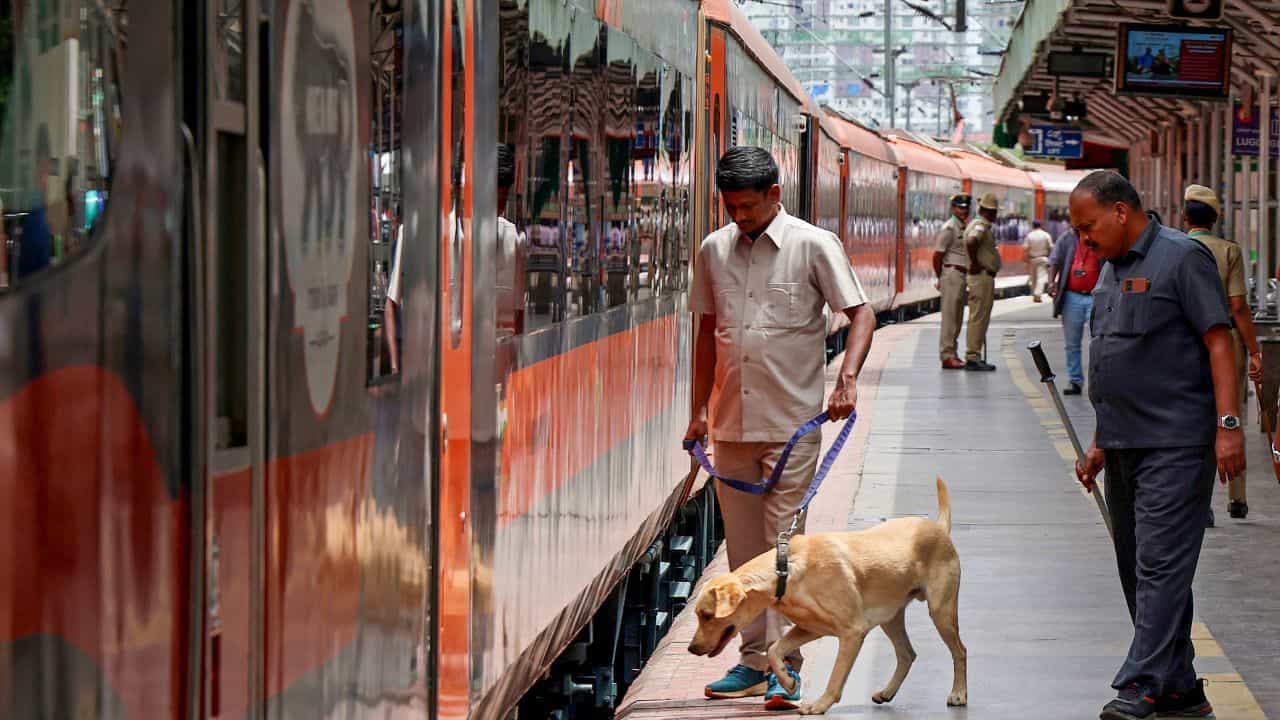 Southern Railway Checking: ഓണക്കാല ട്രെയിൻ യാത്രക്കാരുടെ ശ്രദ്ധയ്ക്ക്; സ്റ്റേഷനുകളിൽ പരിശോധന, മുന്നറിയിപ്പുമായി റെയിൽവേ