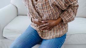 Stomach Cancer: വെളുത്തുള്ളി കഴിക്കൂ… വയറ്റിലെ കാൻസർ ഇല്ലാതാക്കാം; ഗ്യാസ്ട്രോഎൻട്രോളജിസ്റ്റ് പറയുന്നു Stomach Cancer: വെളുത്തുള്ളി കഴിക്കൂ… വയറ്റിലെ കാൻസർ ഇല്ലാതാക്കാം; ഗ്യാസ്ട്രോഎൻട്രോളജിസ്റ്റ് പറയുന്നു...