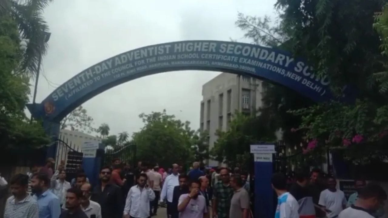 Ahmedabad Stabbed Death: പത്താം ക്ലാസുകാരനെ എട്ടാം ക്ലാസുകാരൻ കുത്തിക്കൊലപ്പെടുത്തി; അഹമ്മദാബാദിൽ പ്രതിഷേധം