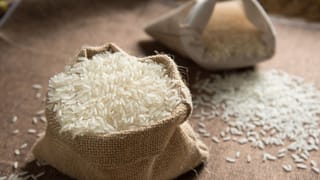 Thiruvananthapuram Police Attacked: ബൈക്ക് പാർക്ക്  ചെയ്തതിനെ ചൊല്ലി തര്‍ക്കം; തിരുവനന്തപുരത്ത് പോലീസുകാരന് കുത്തേറ്റു