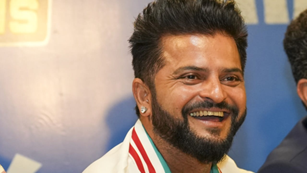 ലെജന്സ്ഡ് ചാമ്പ്യന്ഷിപ്പില് കളിച്ചിരുന്നെങ്കില് ഇന്ത്യ ചാമ്പ്യന്സ് പാകിസ്ഥാന് ചാമ്പ്യന്സിനെ തോല്പ്പിക്കുമായിരുന്നുവെന്ന് സുരേഷ് റെയ്ന. പക്ഷേ, മറ്റെല്ലാറ്റിനുമുപരിയായി രാജ്യത്തിനാണ് പ്രാധാന്യം കൊടുത്തതെന്നും റെയ്ന പറഞ്ഞു (Image Credits: PTI)