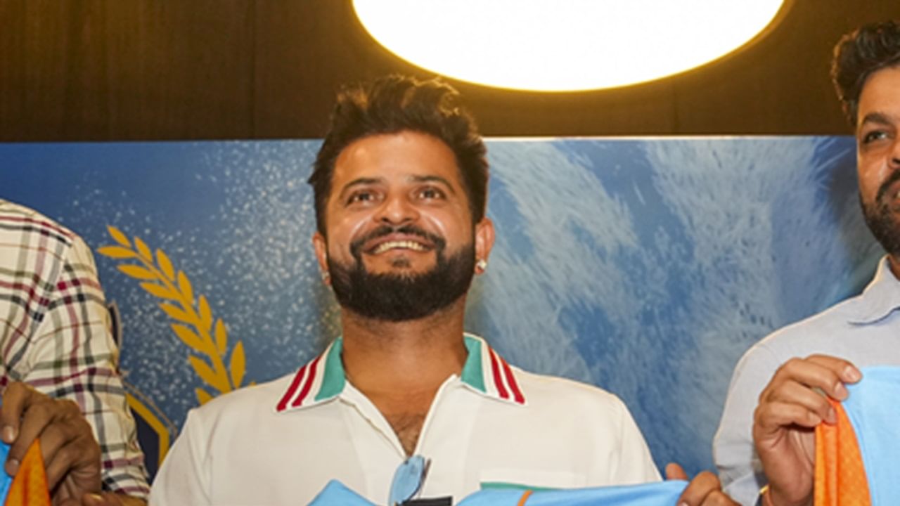 ടൂര്ണമെന്റിന്റെ പ്രധാന സ്പോണ്സര്മാരില് ഒന്നായ ഈസ് മൈ ട്രിപ്പും വിട്ടുനിന്നിരുന്നു. ഈസ് മൈ ട്രിപ്പിന്റെ നിലപാടിനെയും റെയ്ന പ്രശംസിച്ചു. ഈസ് മൈ ട്രിപ്പിനോട് ബഹുമാനം തോന്നുന്നുവെന്നാണ് റെയ്ന പറഞ്ഞത് (Image Credits: PTI)