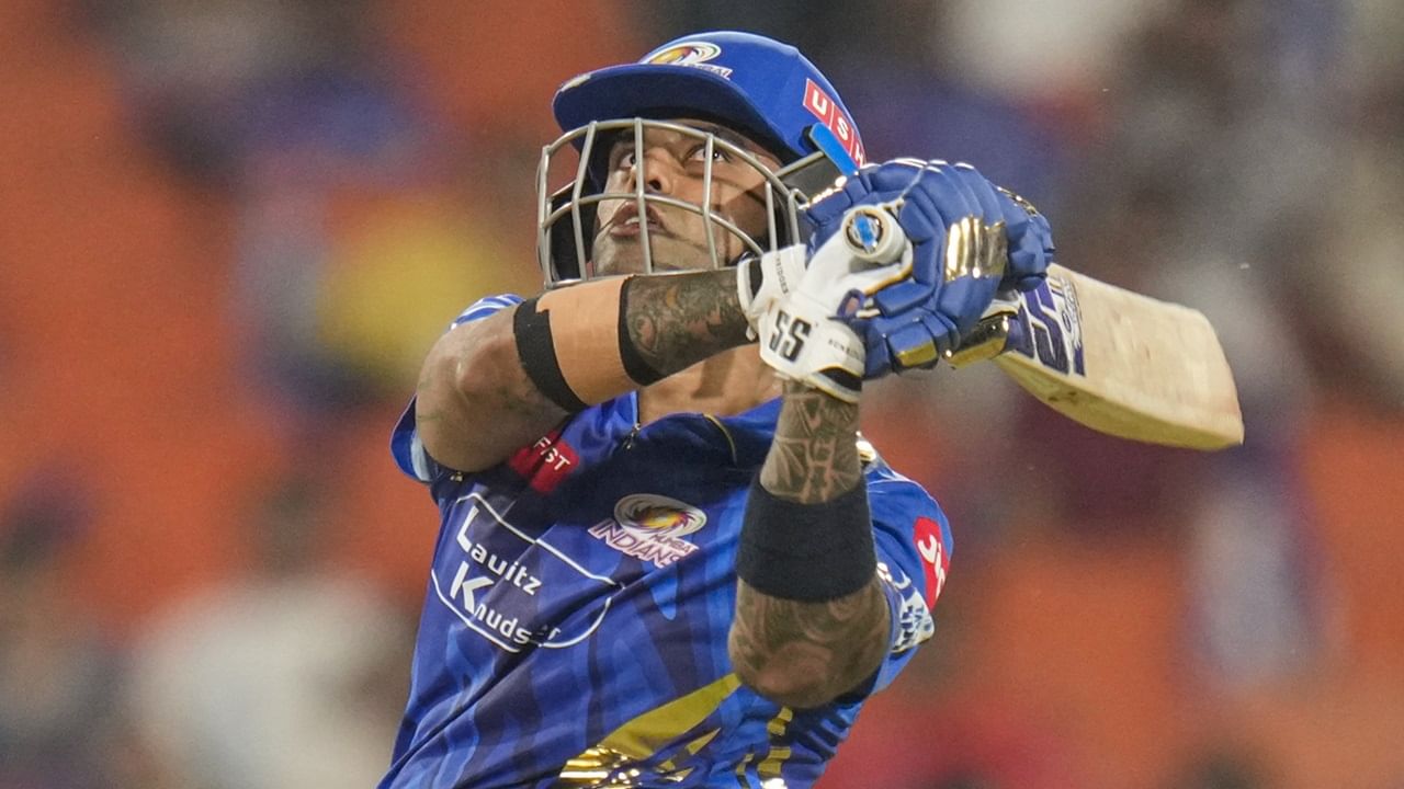 ഏഷ്യാ കപ്പിന് ഒരുങ്ങുന്ന ഇന്ത്യന് ടീമിന് ആശ്വാസ വാര്ത്ത. ക്യാപ്റ്റന് സൂര്യകുമാര് യാദവ് ഫിറ്റ്നസ് ടെസ്റ്റ് വിജയിച്ചു. സ്പോര്ട്സ് ഹെര്ണിയയെ തുടര്ന്ന് താരം ശസ്ത്രക്രിയക്ക് വിധേയനായിരുന്നു (Image Credits: PTI)