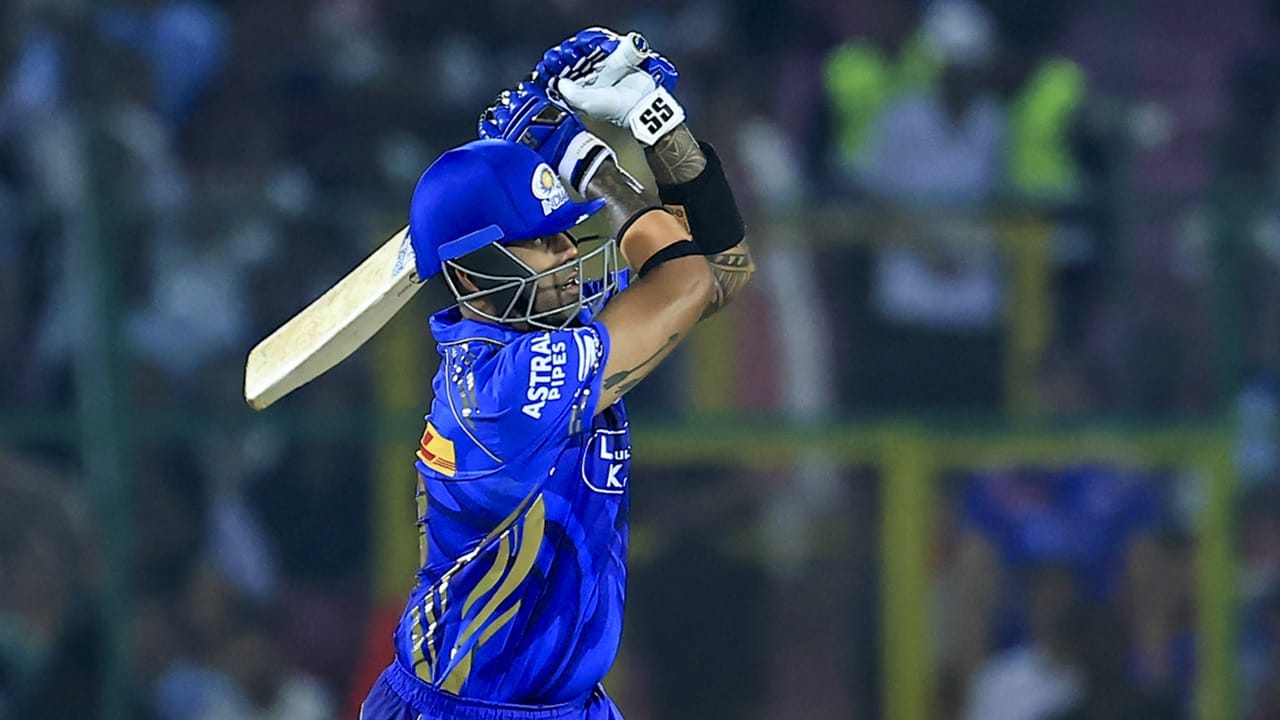 ഇതോടെ സൂര്യ ഏഷ്യാ കപ്പില്‍ കളിക്കുമോയെന്ന കാര്യത്തില്‍ ആശങ്കയുമേറി. പിന്നാലെ സൂര്യയുടെ അഭാവത്തില്‍ ആരായിരിക്കും ഏഷ്യാ കപ്പില്‍ ഇന്ത്യയെ നയിക്കുന്നതെടക്കം ചര്‍ച്ചകളും ശക്തമായി  (Image Credits: PTI)