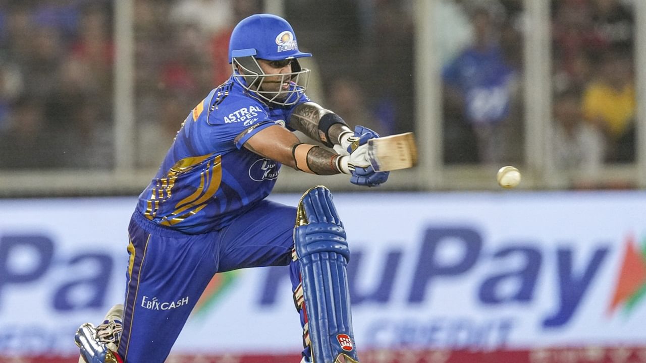 'എനിക്ക് ഏറ്റവും ഇഷ്ടമുള്ളത് ചെയ്യാന്‍ തിരിച്ചെത്തുന്നതിനായി കാത്തിരിക്കാനാകില്ലായിരുന്നു'വെന്ന് താരം പരിശീലനം നടത്തുന്ന വീഡിയോ പങ്കുവച്ച് കൊണ്ട് സോഷ്യല്‍ മീഡിയയില്‍ കുറിച്ചു. സ്‌പോര്‍ട്‌സ് ഹെര്‍ണിയയുടെ ചികിത്സാര്‍ത്ഥം താരം നേരത്തെ ജര്‍മ്മനിയിലെ മ്യൂണിച്ചിലേക്ക് പോയിരുന്നു  (Image Credits: PTI)