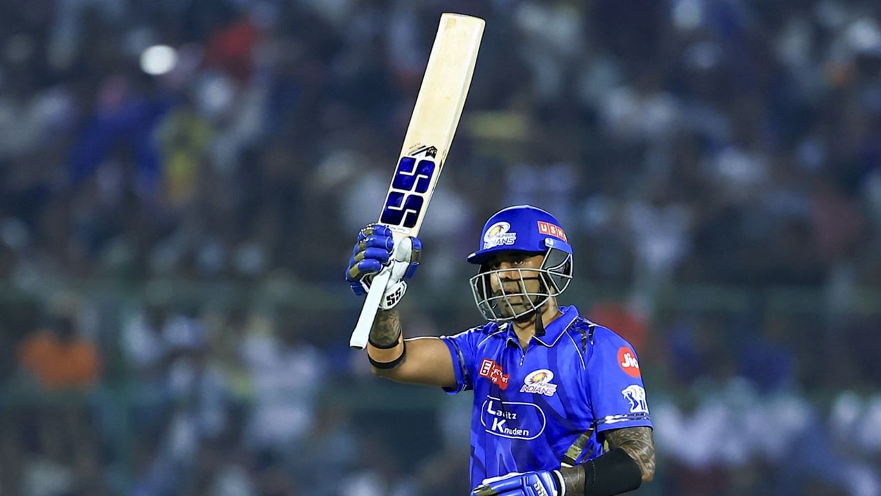  സ്‌പോര്‍ട്‌സ് ഹെര്‍ണിയയ്ക്ക് ഇത് രണ്ടാം തവണയാണ് സൂര്യകുമാര്‍ യാദവ് ശസ്ത്രക്രിയയ്ക്ക് വിധേയനാകുന്നത്. ഏഷ്യാ കപ്പിന് മുമ്പ് താരം കായികക്ഷമത വീണ്ടെടുക്കുമെന്ന പ്രതീക്ഷയിലാണ് ആരാധകര്‍  (Image Credits: PTI)