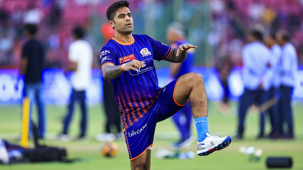 ഏഷ്യാ കപ്പിനുള്ള ഇന്ത്യന്‍ ടീമിനെ പ്രഖ്യാപിക്കുന്നതിന് മുമ്പ് കായികക്ഷമത വീണ്ടെടുത്താല്‍ സൂര്യകുമാര്‍ യാദവാകും ഇന്ത്യന്‍ ടീമിനെ നയിക്കുന്നത്. ഈ മാസം തന്നെ ടീമിനെ പ്രഖ്യാപിക്കും  (Image Credits: PTI)