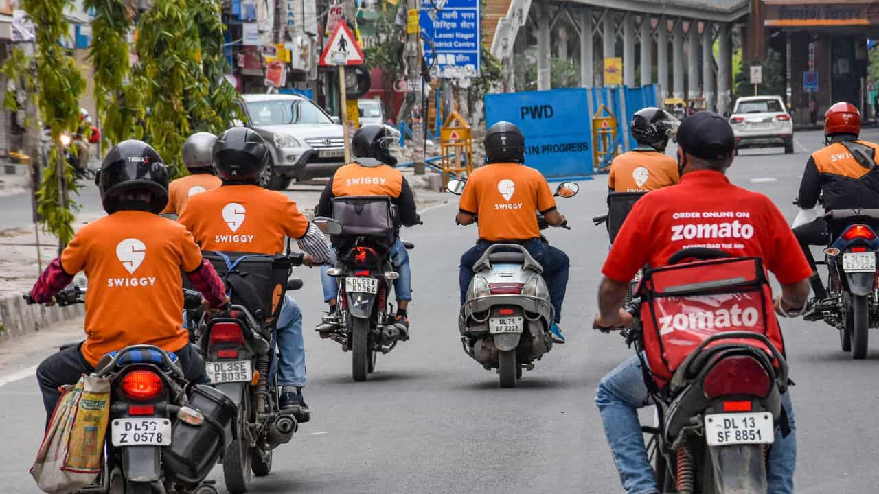 Swiggy Raises Platform Fee: ഫുഡ് ഓർഡർ ചെയ്യണേൽ അല്പം വിയർക്കും! പ്ലാറ്റ്‌ഫോം ഫീസ് വർദ്ധിപ്പിച്ച് സ്വിഗ്ഗി, ഇനി നൽകേണ്ടത്