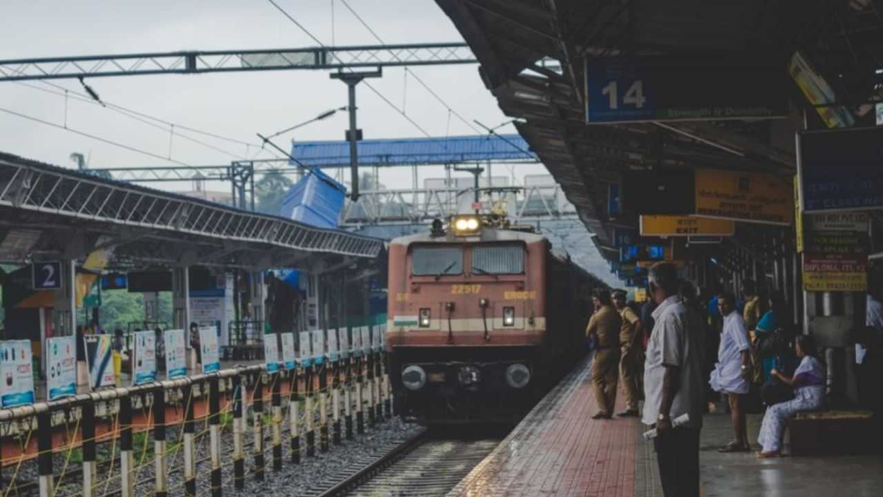 Train time: യാത്രക്കാരുടെ ശ്രദ്ധയ്ക്ക്! ഇന്നത്തെ രണ്ട് ട്രെയിനുകൾ റദ്ദാക്കി, മൂന്ന് ട്രെയിനുകൾ വൈകും