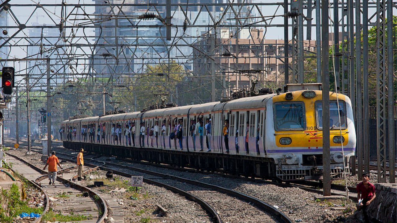 Phone Stolen on Train: ട്രെയിൻ യാത്രക്കിടെ മൊബൈൽ കാണാതായി; ഇരിട്ടി സ്വദേശിനിയുടെ അക്കൗണ്ടിൽ നിന്ന് തട്ടിയത് നാല് ലക്ഷം