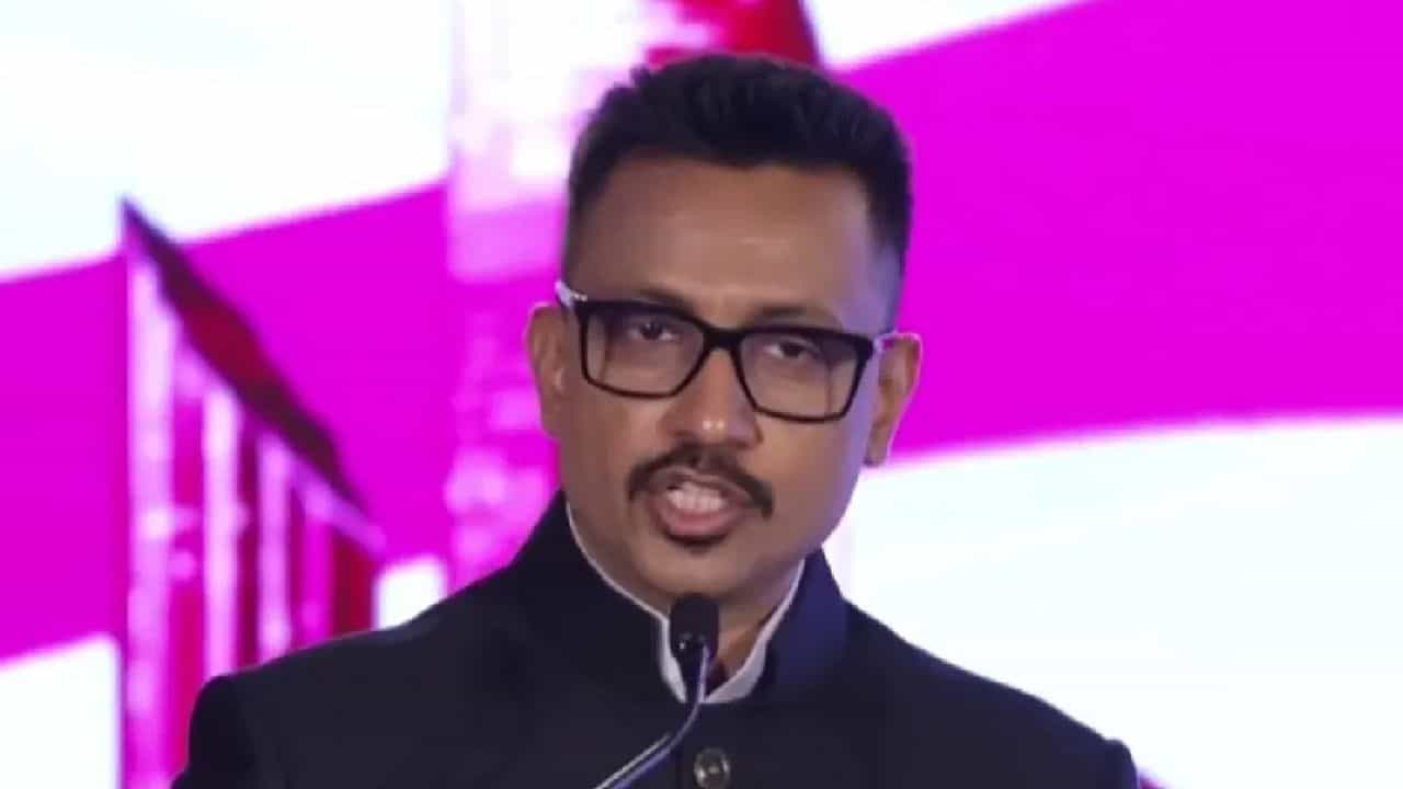 News9 Global Summit : സ്ത്രീകൾക്ക് ഉയർച്ചയുണ്ടാകുമ്പോൾ മാനവികതയും വളരുന്നു; ടിവി9 നെറ്റ്വർക്കിൻ്റെ എംഡി, സിഇഒ ബരുൺ ദാസ് News9 Global Summit : സ്ത്രീകൾക്ക് ഉയർച്ചയുണ്ടാകുമ്പോൾ മാനവികതയും വളരുന്നു; ടിവി9 നെറ്റ്വർക്കിൻ്റെ എംഡി, സിഇഒ ബരുൺ ദാസ്