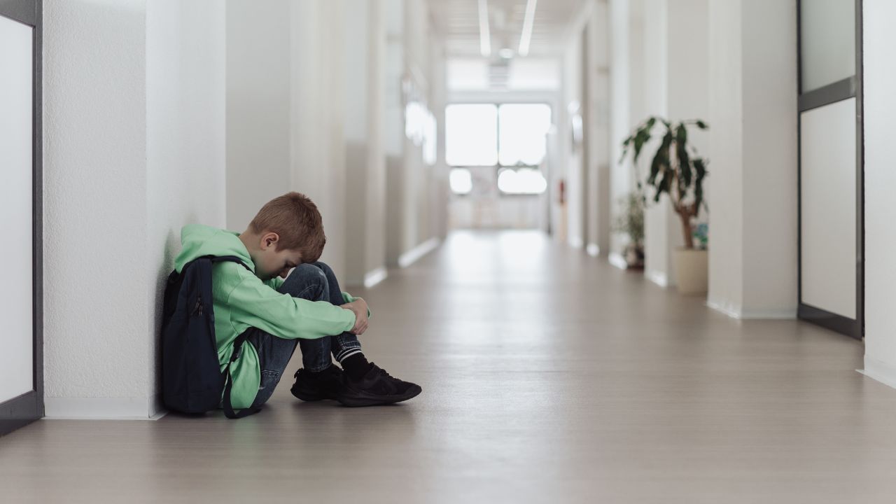 Teacher Burns Hand With Candle: കയ്യക്ഷരം നന്നല്ല; എട്ടുവയസുകാരൻ്റെ കൈ മെഴുകുതിരി കൊണ്ട് പൊള്ളിച്ച് അധ്യാപിക