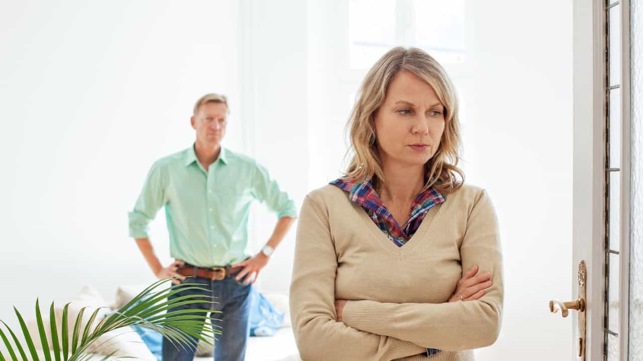 Successful Men Secret : പെൺകോന്തന്മാരെന്ന വിളി കേട്ടാലും സാരമില്ല, ഭാര്യയുടെ ഉപദേശം കേൾക്കുന്നവർ വിജയിക്കുന്നു എന്ന് പഠനം Successful Men Secret : പെൺകോന്തന്മാരെന്ന വിളി കേട്ടാലും സാരമില്ല, ഭാര്യയുടെ ഉപദേശം കേൾക്കുന്നവർ വിജയിക്കുന്നു എന്ന് പഠനം