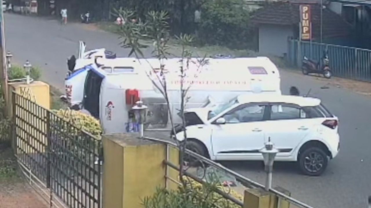 Thrissur Ambulance-Car Accident: തൃശൂരില്‍ ആംബുലൻസും കാറും കൂട്ടിയിടിച്ച് രണ്ട് മരണം; നാല് പേർക്ക് പരിക്ക്