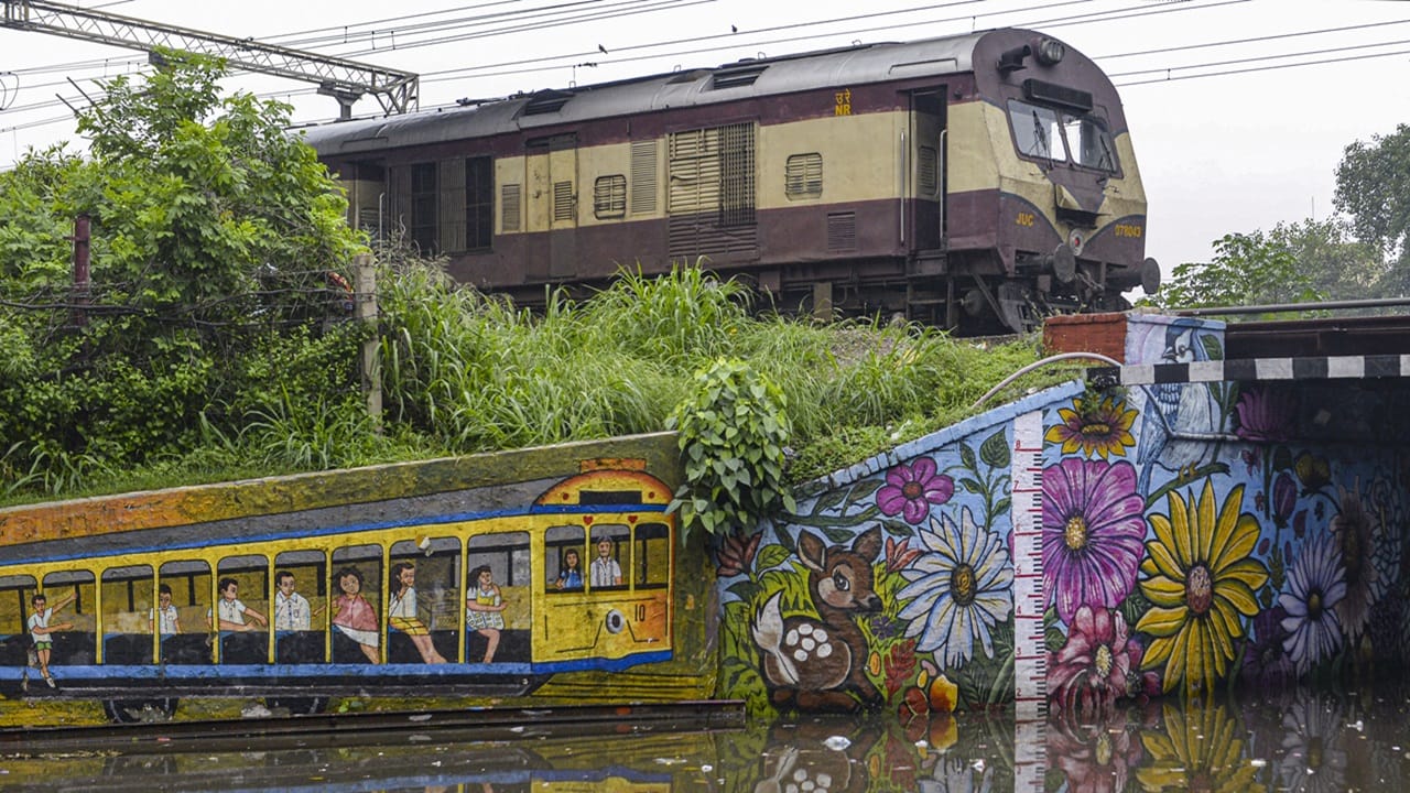 പുതിയ പിആര്‍എസ് വേഗത്തിലുള്ളതും സുഗമവുമായ അനുഭവം പ്രദാനം ചെയ്യുമെന്നാണ് പ്രതീക്ഷ. പുതിയ സംവിധാനത്തിലൂടെ ടിക്കറ്റ് ബുക്കിങിന് നാല് മടങ്ങ് കൂടുതല്‍ ശേഷി കൈവരിക്കാനാകുമെന്നതാണ് പ്രത്യേകത (Image Credits: PTI)
