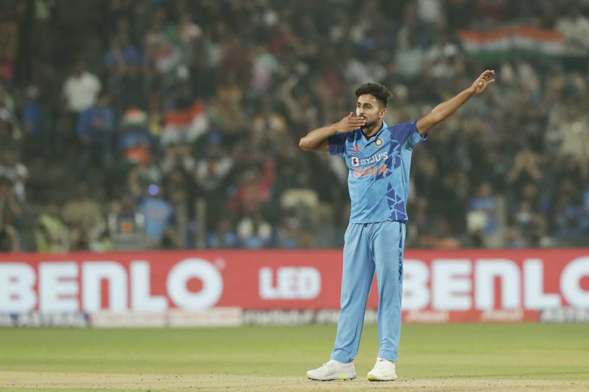 കഴിഞ്ഞ ഐപിഎലിൽ സൺറൈസേഴ്സ് ഹൈദരാബാദിനായി മുംബൈ ഇന്ത്യൻസിനെതിരെ കളിച്ചതിന് ശേഷം ഉമ്രാൻ കളിക്കുന്ന ആദ്യ പ്രൊഫഷണൽ മത്സരമായിരുന്നു ഇത്. 2024 സീസണിൽ സൺറൈസേഴ്സിനായി ഒരു മത്സരം മാത്രമാണ് ഉമ്രാൻ കളിച്ചത്. കഴിഞ്ഞ സീസണിൽ കളിച്ചില്ല.