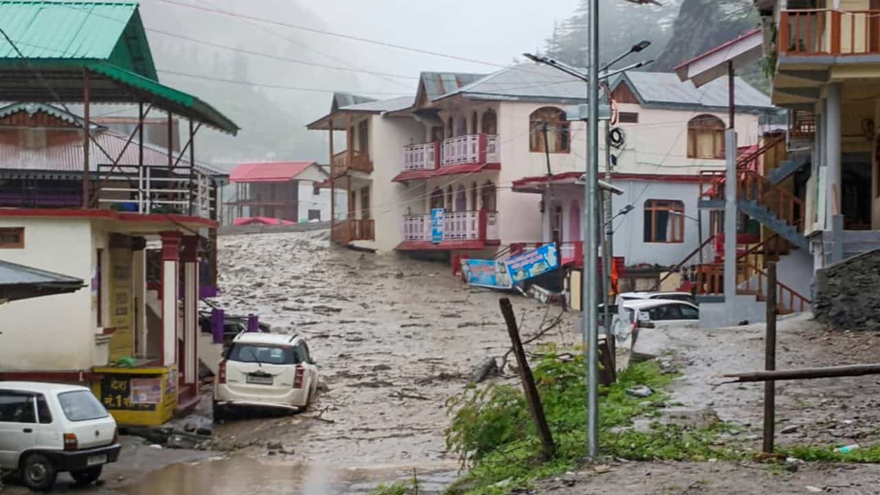 Uttarkashi Cloudburst: ഉത്തരാഖണ്ഡിൽ മണ്ണിടിച്ചിലിൽ പെട്ട് കേരളത്തിൽ നിന്നുള്ള 28 വിനോദസഞ്ചാരികൾ, എല്ലാവരും സുരക്ഷിതർ