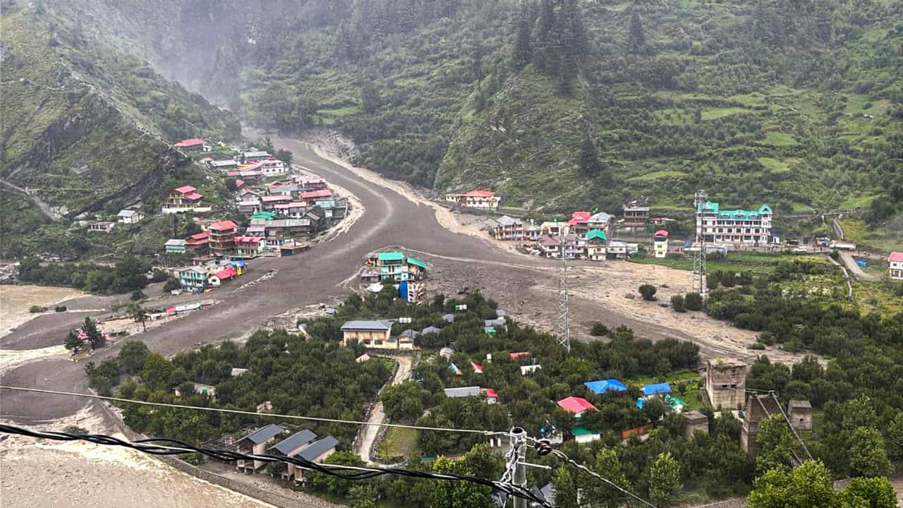 Uttarkashi Cloudburst: ഉത്തരാഖണ്ഡിലെ മിന്നല്‍ പ്രളയം; 11 സൈനികരെ കാണാതായി, നാല് മരണം