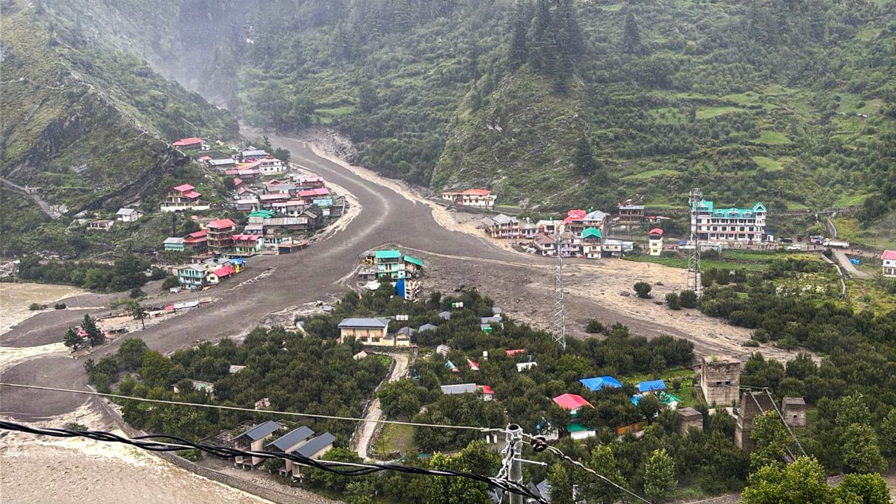 Uttarkashi Cloudburst: ഉത്തരാഖണ്ഡിലെ മിന്നല്‍ പ്രളയം; 11 സൈനികരെ കാണാതായി, നാല് മരണം
