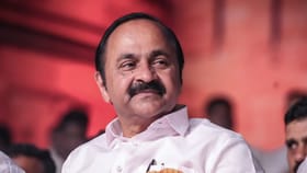 'ഞങ്ങടെ ചങ്കിലെ റോസാപ്പൂവേ'; വിഡിക്ക് വനവാസം വേണ്ട