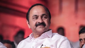 Kerala Assembly Election Result: ‘ഞങ്ങടെ ചങ്കിലെ റോസാപ്പൂവേ’; വിഡിക്ക് വനവാസം വേണ്ട, ആഹ്ളാദതിമിര്‍പ്പില്‍ അണികള്‍