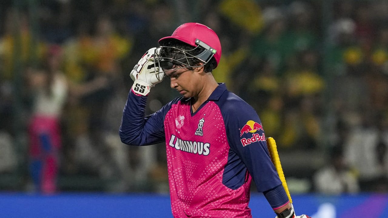 14കാരന്‍ വൈഭവ് സൂര്യവംശി ബിസിസിഐയുടെ പ്രത്യേക പരിശീലന പരിപാടിയില്‍ പങ്കെടുത്തേക്കുമെന്ന് റിപ്പോര്‍ട്ട്. ഐപിഎല്ലില്‍ മികച്ച പ്രകടനം പുറത്തെടുത്ത താരം പിന്നീട് അണ്ടര്‍ 19 ടൂര്‍ണമെന്റ് കളിക്കാന്‍ ഇംഗ്ലണ്ടിലേക്ക് പുറപ്പെട്ടിരുന്നു (Image Credits: PTI)