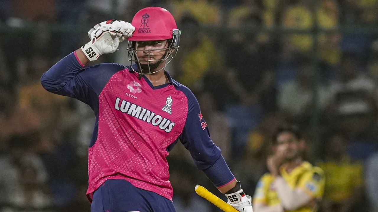 ഇംഗ്ലണ്ടിലും മികച്ച പ്രകടനമാണ് വൈഭവ് പുറത്തെടുത്തത്. ഇംഗ്ലണ്ട് പര്യടനത്തിന് ശേഷം അടുത്തിടെയാണ് മടങ്ങിയെത്തിയത്.  തുടര്‍ന്ന് രാജസ്ഥാന്‍ റോയല്‍സിനൊപ്പം പ്രത്യേക പരിശീലന സെഷനിലായിരുന്നു താരം (Image Credits: PTI)