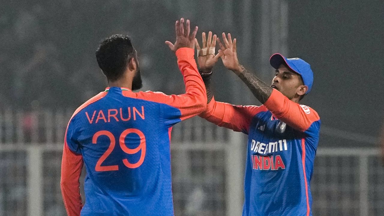 ആദ്യ നെറ്റ്സ് സെഷൻ സെപ്റ്റംബർ 5 ന് ഐസിസി അക്കാദമിയിൽ നടക്കും. എല്ലാ താരങ്ങളോടും മുംബൈയിലേക്ക് വന്ന് ദുബായിലേക്ക് പോകാന്‍ ആവശ്യപ്പെടുന്നതില്‍ അര്‍ത്ഥമില്ലെന്നാണ് ബിസിസിഐ വൃത്തങ്ങളുടെ വിശദീകരണം (Image Credits: PTI)