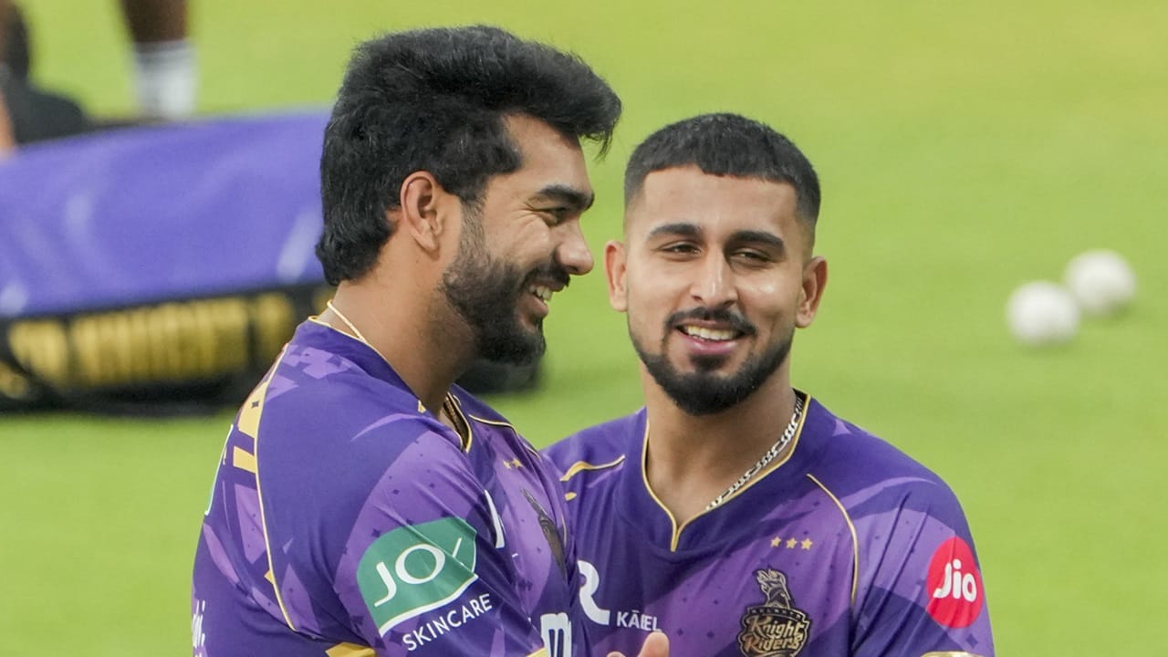 ഇതുസംബന്ധിച്ച് കൊല്‍ക്കത്ത ടീം ഒന്നും പ്രതികരിച്ചിട്ടില്ല. എന്നാല്‍ അഭ്യൂഹങ്ങളില്‍ മൗനം വെടിഞ്ഞ് വെങ്കിടേഷ് അയ്യര്‍ രംഗത്തെത്തി (Image Credits: PTI)