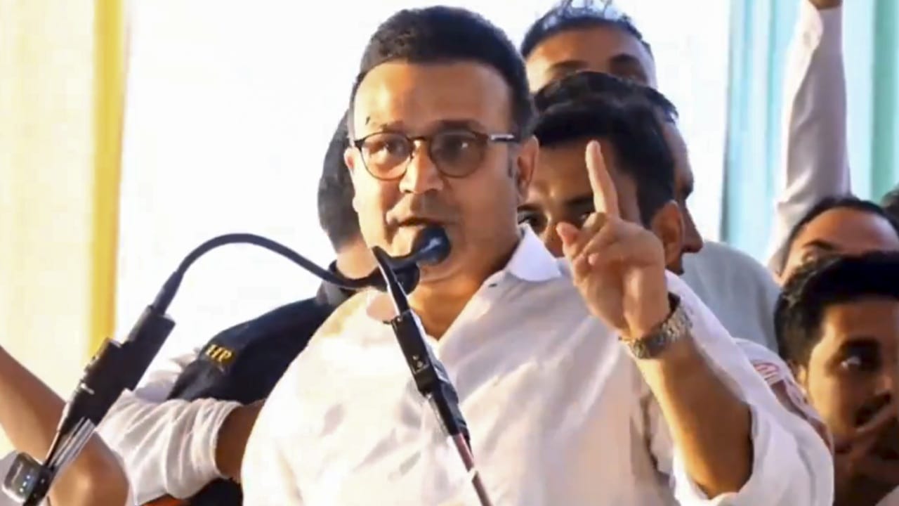 സെവാഗ് തിരഞ്ഞെടുത്ത മൂന്ന് പേരില്‍ സൂര്യകുമാര്‍ യാദവോ, ശുഭ്മാന്‍ ഗില്ലോ, സഞ്ജു സാംസണോ ഒന്നുമില്ല.  സെവാഗ് തിരഞ്ഞെടുത്ത ആ താരങ്ങള്‍ ആരെല്ലാമെന്ന് നോക്കാം  (Image Credits: PTI)