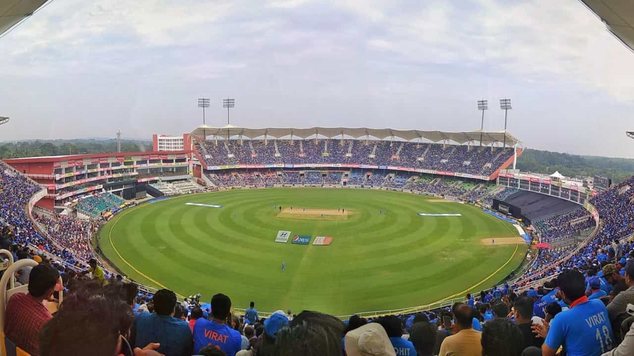 Womens ODI World Cup 2025: ലോകകപ്പ് പോരാട്ടങ്ങൾ തിരുവനന്തപുരത്തേക്ക്?; ചിന്നസ്വാമിയിലെ മത്സരങ്ങൾ കാര്യവട്ടത്ത് നടക്കുമെന്ന് റിപ്പോർട്ട് Womens ODI World Cup 2025: ലോകകപ്പ് പോരാട്ടങ്ങൾ തിരുവനന്തപുരത്തേക്ക്?; ചിന്നസ്വാമിയിലെ മത്സരങ്ങൾ കാര്യവട്ടത്ത് നടക്കുമെന്ന് റിപ്പോർട്ട്