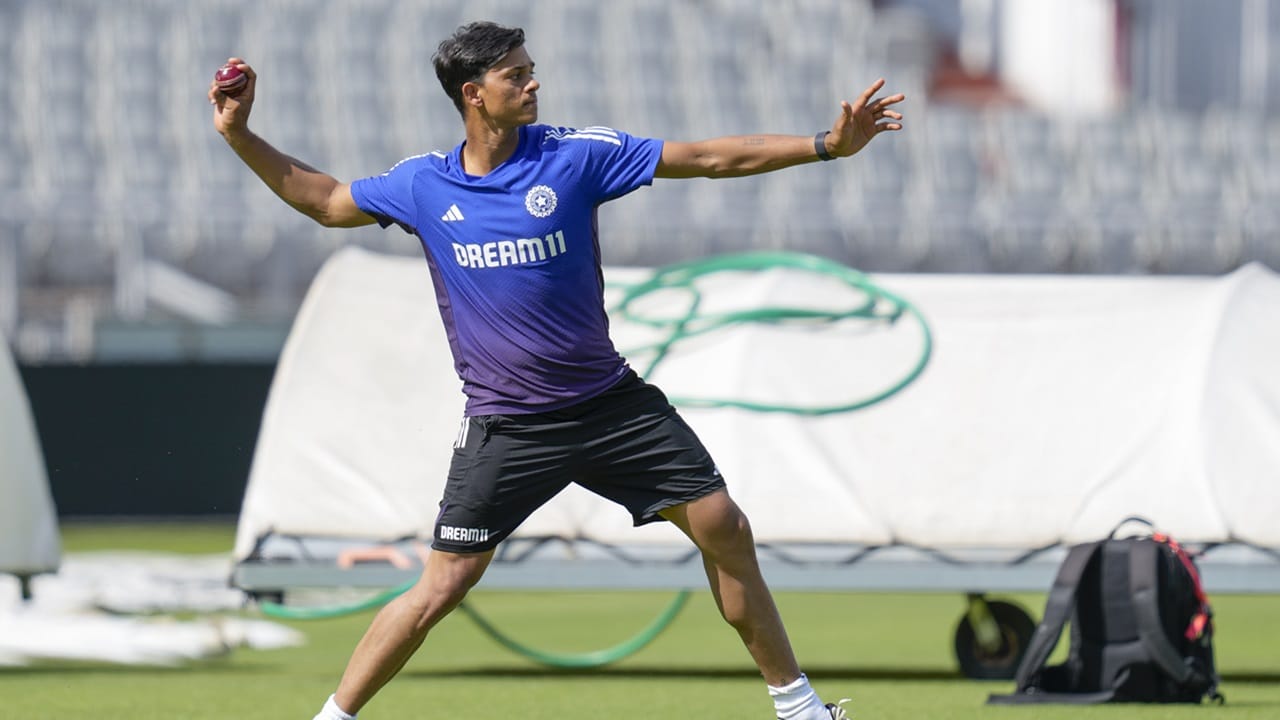 ജയ്‌സ്വാളിനൊപ്പം ശുഭ്മാന്‍ ഗില്ലും, ശ്രേയസ് അയ്യരും ഏഷ്യാ കപ്പ് ടീമില്‍ ഉള്‍പ്പെട്ടേക്കില്ലെന്നാണ് ടീം വൃത്തങ്ങള്‍ നല്‍കുന്ന സൂചന. ഏഷ്യാ കപ്പിനുള്ള ഇന്ത്യന്‍ ടീമിനെ ഓഗസ്ത് 19ന് പ്രഖ്യാപിക്കും (Image Credits: PTI)