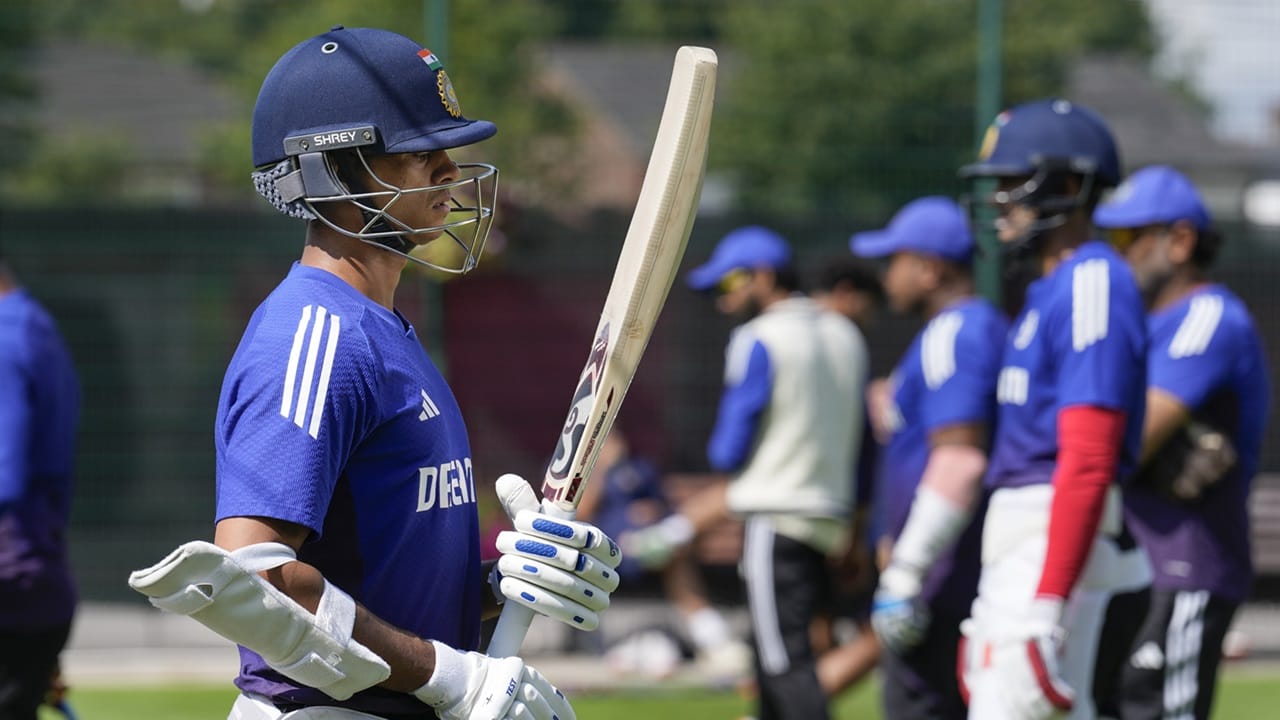 സെപ്റ്റംബർ 9 മുതൽ 28 വരെ ദുബായിലും അബുദാബിയിലുമായി ഏഷ്യാ കപ്പ് നടക്കും. ദുബായില്‍ സെപ്തംബര്‍ 10ന് യുഎഇയ്‌ക്കെതിരെയാണ് ഇന്ത്യയുടെ ആദ്യ മത്സരം (Image Credits: PTI)