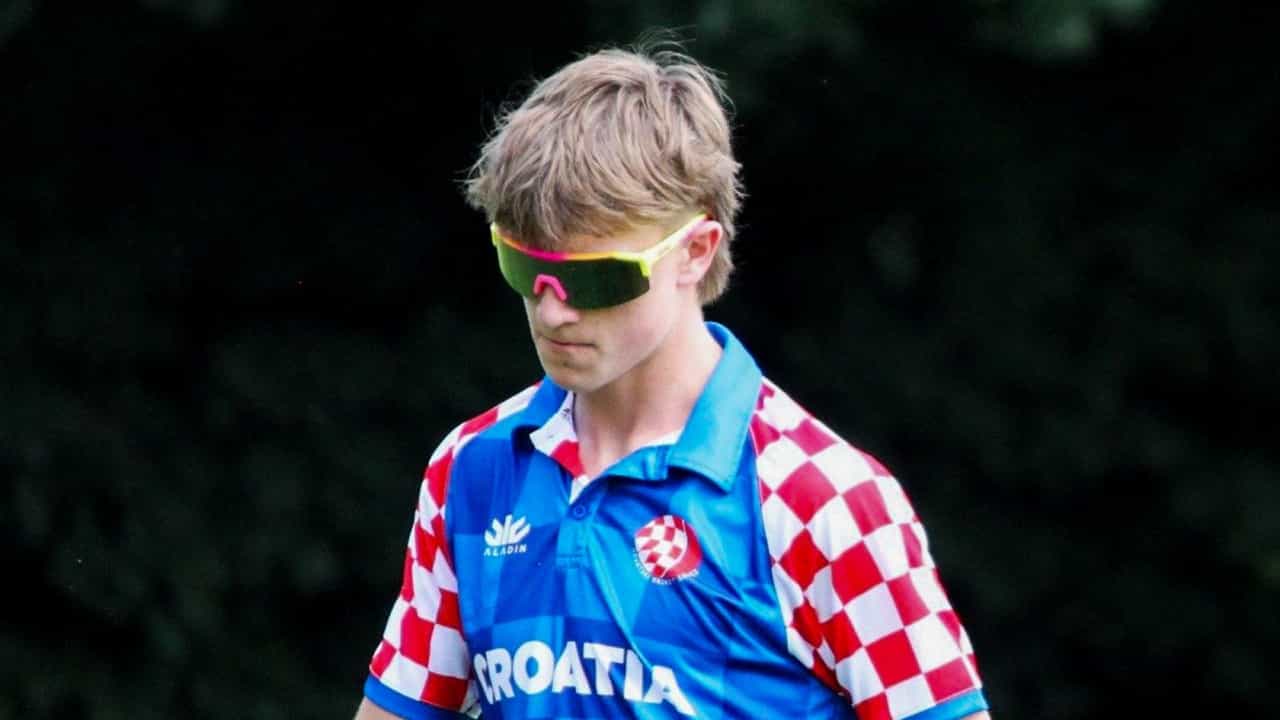 Zach Vukusic: 17ആം വയസിൽ ദേശീയ ടീം നായകൻ; പുതു ചരിത്രമെഴുതി ക്രൊയേഷ്യൻ ക്രിക്കറ്റർ Zach Vukusic: 17ആം വയസിൽ ദേശീയ ടീം നായകൻ; പുതു ചരിത്രമെഴുതി ക്രൊയേഷ്യൻ ക്രിക്കറ്റർ
