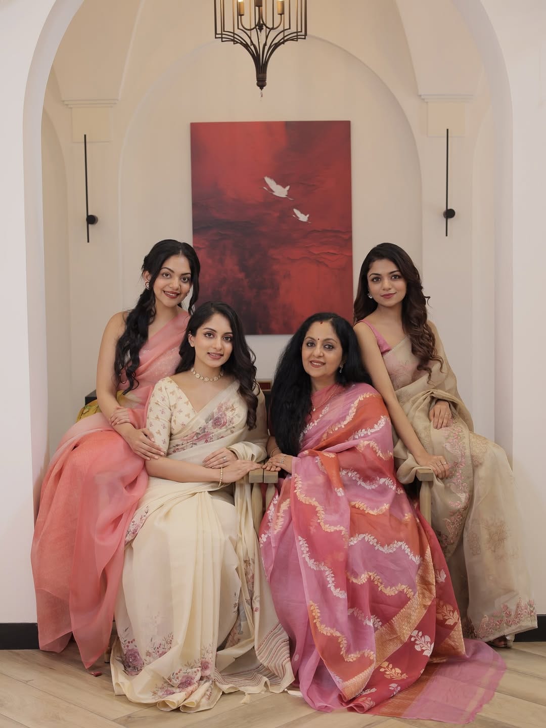 ഒരു വർഷത്തോളം നീണ്ട തയ്യാറെടുപ്പിനൊടുവിലാണ് ബിസിനസ് രം​ഗത്തേക്ക് കടന്ന് വന്നിരിക്കുന്നതെന്നാണ് ഇവർ പറഞ്ഞത്. ലിമിറ്റഡ് കലക്ഷനായി സാരികൾ ഓൺലെെനിലൂടെ വിൽക്കാനാണ് തീരുമാനം. പല നാടുകളിലും യാത്ര ചെയ്യുമ്പോൾ അവിടെ നിന്നും തെരഞ്ഞെടുക്കുന്ന സാരികളാണ് ഇവർ വിൽ‌പ്പനയ്ക്കെത്തിക്കുന്നത്.