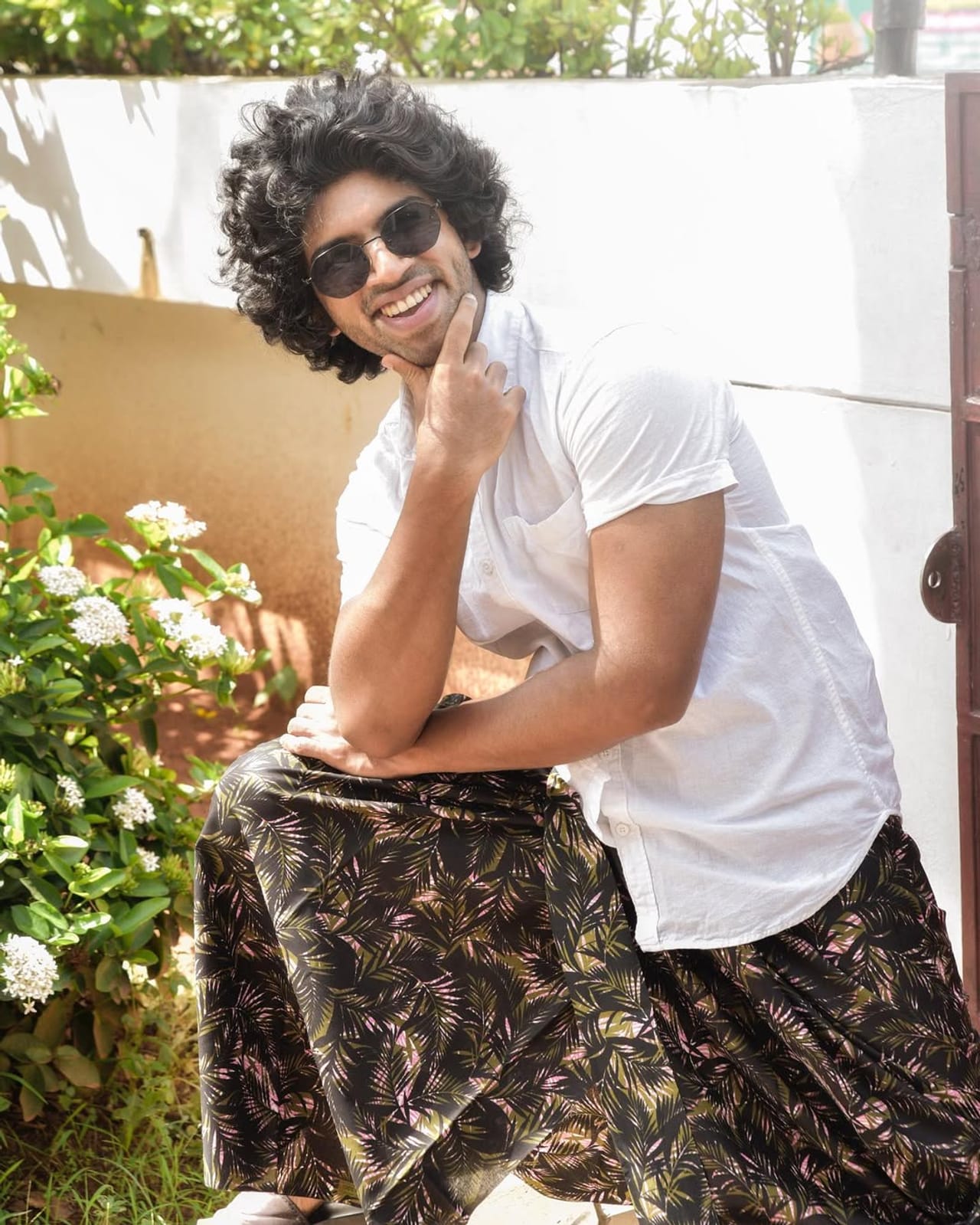 ബിഗ് ബോസ് മലയാളം സീസൺ ഏഴിലേക്ക് കഴിഞ്ഞ ദിവസം അഞ്ച് വൈല്ഡ് കാര്ഡ് എന്ട്രിയാണ് എത്തിയത്. സീരിയൽ താരം ജിഷിൻ മോഹൻ, അവതാരക മസ്താനി, യുട്യൂബറായ പ്രവീൺ, വ്ളോഗറും ഡാൻസുറും കൂടിയായി ആകാശ് സാബു , നടിയും മോഡലുമായ വേദ് ലക്ഷ്മി എന്നിവരാണ് വീട്ടിലേക്ക് പുതിയതായി എത്തിയത്. (Image Credits:Instagram)