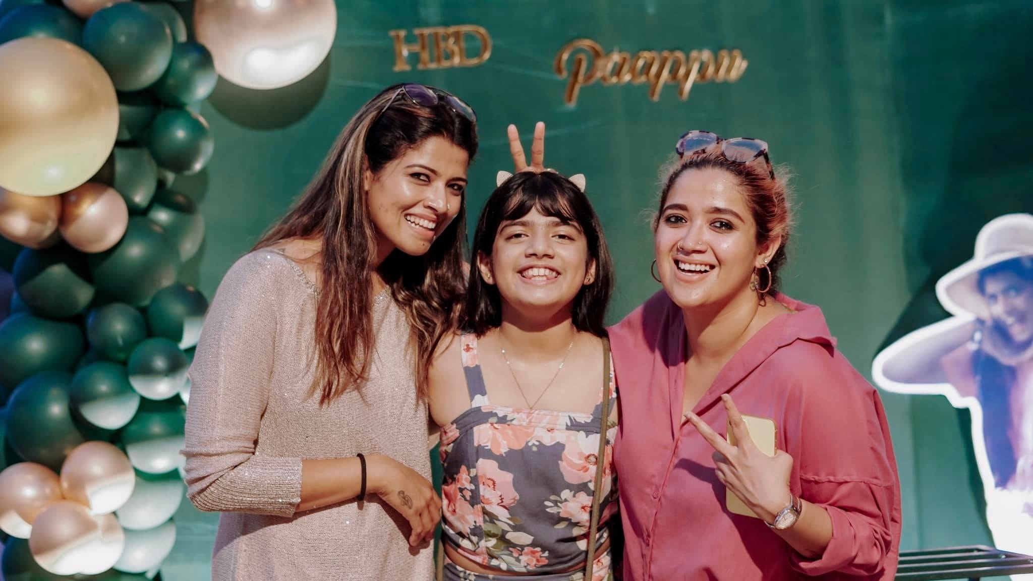 കേക്ക് ഐഡിയ ബൈ മൈ ഒൺ ആന്റ് ഒൺലി അഭി. ഹാപ്പി ബർത്ത്‌ഡേ ടു മി' -എന്നാണ് ചിത്രത്തിനൊപ്പം താരം കുറിച്ചത്.ചിത്രം വൈറലായതോടെ നിരവധി പേരാണ് കമന്റുമായി എത്തിയത്.  