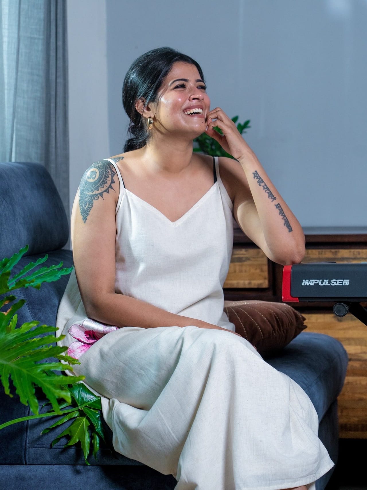 മലയാളികൾക്ക് ഏറെ സുപരിചിതയാണ് ഗായിക അമൃത സുരേഷ്. സോഷ്യൽ മീഡിയയിൽ സജീവമായ താരം തന്റെ എല്ലാ വിശേഷങ്ങളും ആരാധകരുമായി പങ്കുവയ്ക്കാറുണ്ട്. ഇപ്പോഴിതാ താരത്തിന്റെ പിറന്നാൾ ആഘോഷത്തിന്റെ ചിത്രങ്ങളാണ് സോഷ്യൽ മീഡിയയിൽ‌ വൈറലാകുന്നത്. (Image Credits:FacebookAmrutha Suresh)