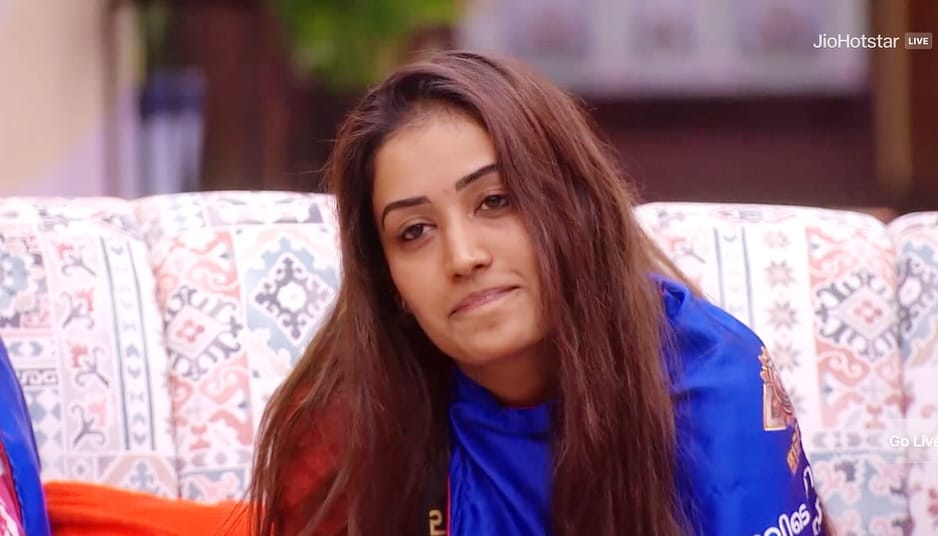 കരഞ്ഞാൽ വോട്ടു കിട്ടും എന്നൊന്നും അനുമോൾ ചിന്തിച്ചിട്ടു കൂടെ ഉണ്ടാകില്ലെന്നാണ് ശ്രീവിദ്യ പറയുന്നത്. ഓൺലൈൻ മാധ്യമങ്ങളുടെ ചോദ്യത്തിന് മറുപടി പറയുകയായിരുന്നു ശ്രീവിദ്യ.