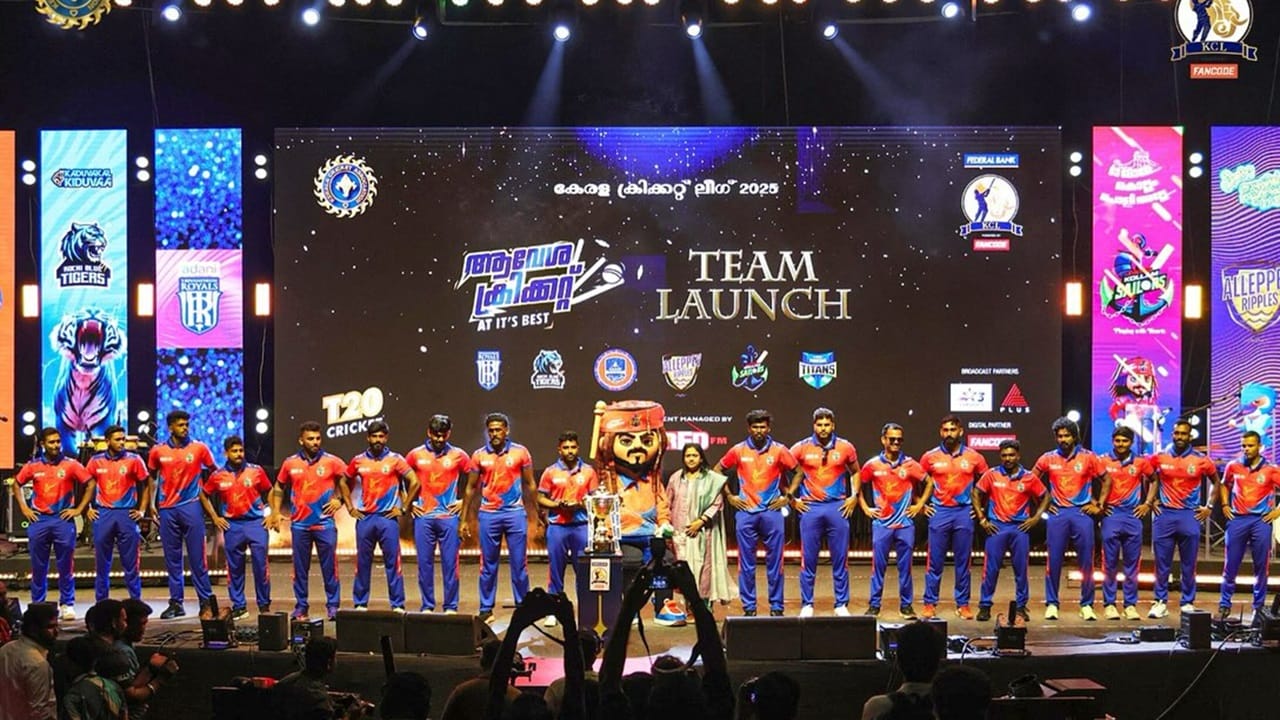 കേരള ക്രിക്കറ്റ് അസോസിയേഷന്‍ പ്രസിഡന്റ് ജയേഷ് ജോര്‍ജ്, സെക്രട്ടറി വിനോദ് എസ് കുമാര്‍, സിഇഒ മിനു ചിദംബരം, മറ്റ് ഭാരവാഹികള്‍ തുടങ്ങിയവര്‍ പങ്കെടുത്തു. ലീഗിന്റെ ഭാഗ്യചിഹ്നങ്ങളെയും തിരഞ്ഞെടുത്തു  (Image: Aries Kollam Sailors, Credits: facebook.com/KeralaCricketLeagueT20)