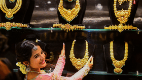 Kerala Gold Rate: സ്വർണ വില സർവകാല റെക്കോർഡിൽ, 76,000 കടന്നു Kerala Gold Rate: സ്വർണ വില സർവകാല റെക്കോർഡിൽ, 76,000 കടന്നു...