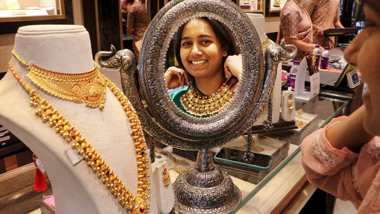 Kerala Gold Rate: കുതിപ്പിനിടെ ആശ്വാസം! സ്വർണവിലയിൽ കുറവ്; അറിയാം ഇന്നത്തെ നിരക്ക്